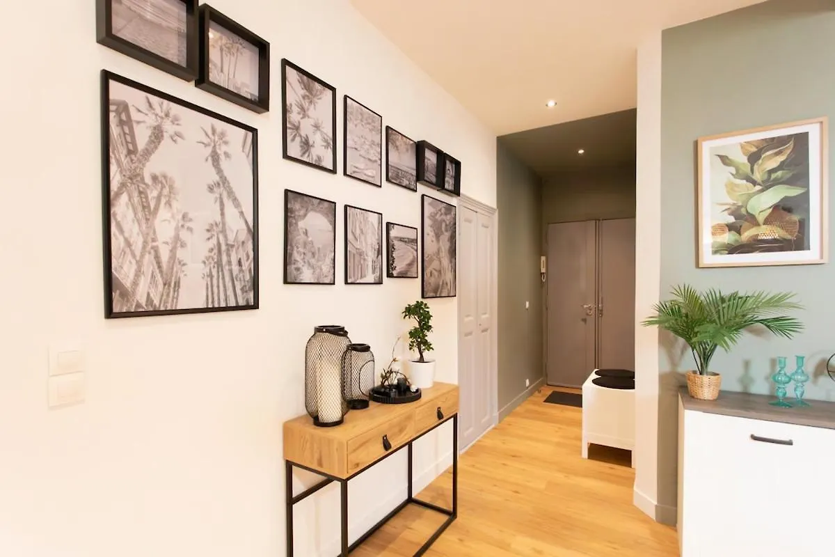 #34 Lamartine Central 3 Bdrs Ac Balcony 10Mins Walk To Old Town Nice 0*,  France